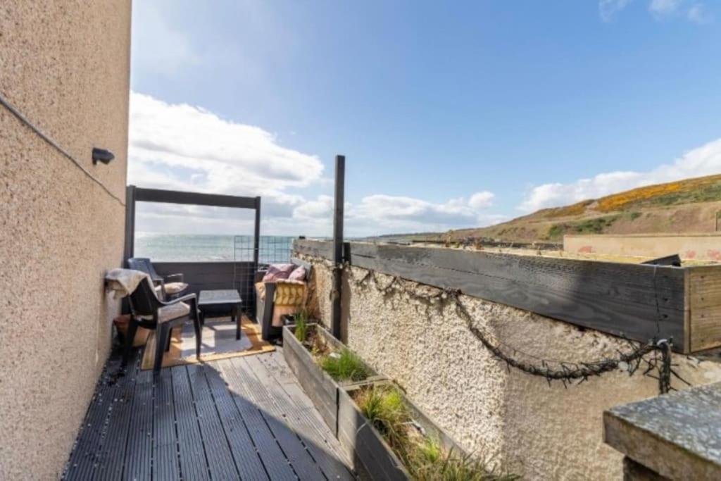 Haven-by-the-sea In Apartment Gourdon