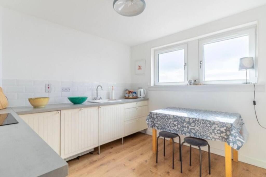 Haven-by-the-sea In Apartment *