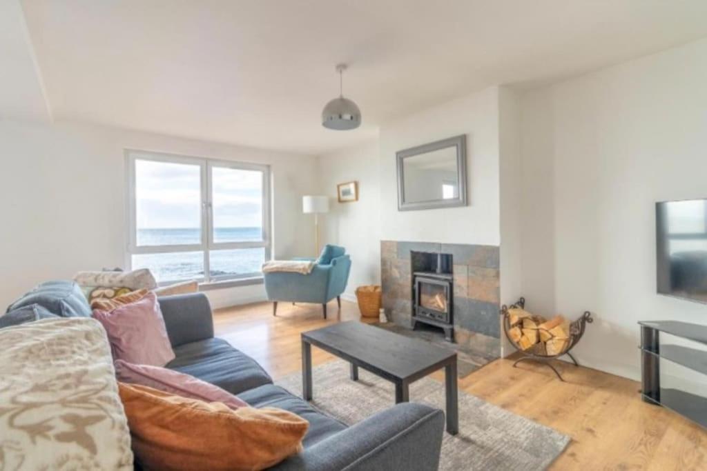 Haven-by-the-sea In Apartment Gourdon